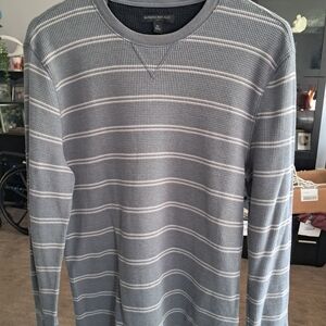 Banana Republic Men's Blue and White Striped Crewneck Sweater